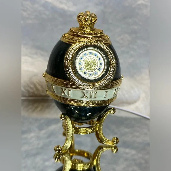Vintage Joan Rivers Imperial Treasures The Time Piece Enamel Egg Built in Clock - Picture 1 of 8